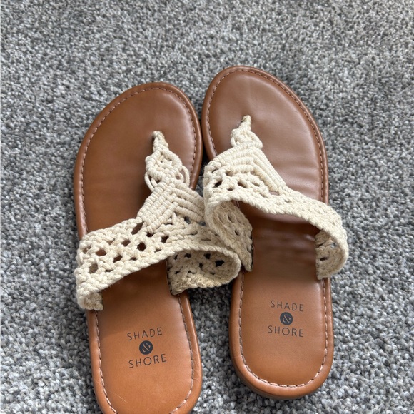 Shade & Shore Women's Cream Macramé Toe-Post Sandals with Tan Footbed - Picture 2 of 4
